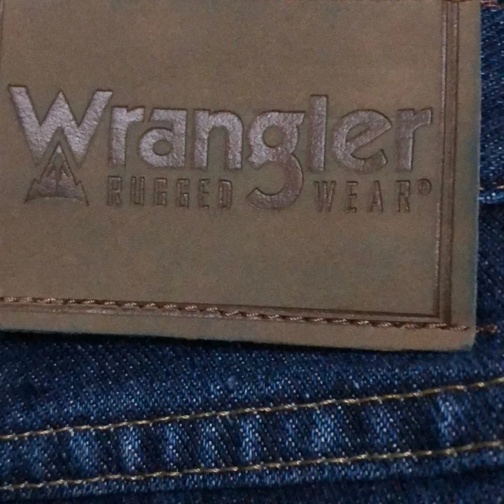 - Wrangler.‎ Rugged Wear jeans men’s pant Sz 42 X 30